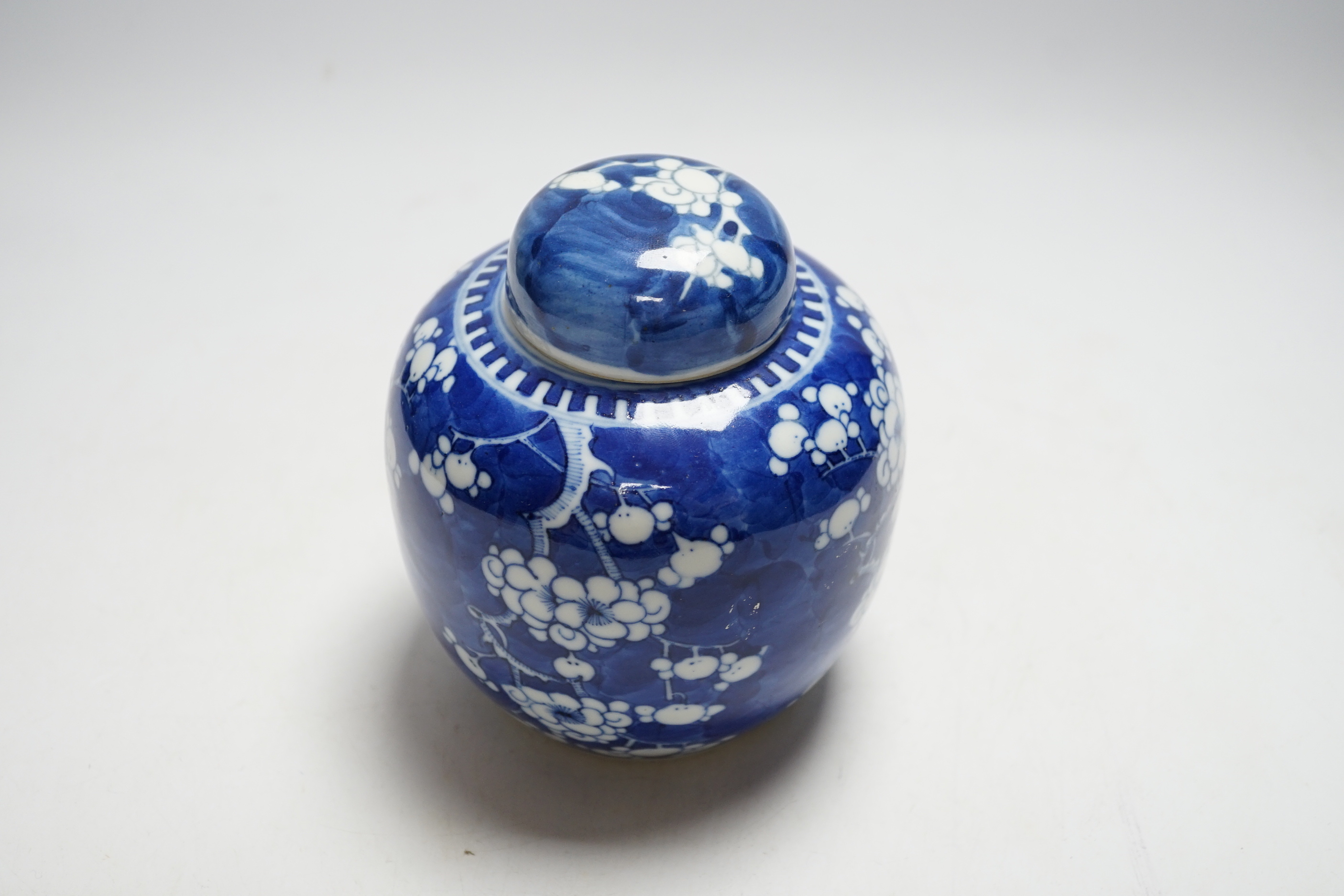 A Chinese blue and white prunus jar and cover, 14cm